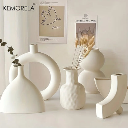 Elegant Hollow Circle Vase: Nordic Design for Home & Desktop